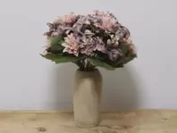 Oferta de BOUQUET ZINNIA LILIUM HORTENSIA LILA por 8,99€ en Tiendas Mi Casa