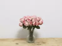 Oferta de RAMO DE ROSAS MINI ARTIFICIAL ROSA por 10,99€ en Tiendas Mi Casa