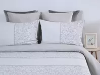 Oferta de EDREDON MARA GRIS 280X270 (CAMA DE 180) + 2F COJIN por 89,99€ en Tiendas Mi Casa