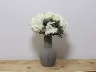 Oferta de RAMO ROSAS Y HORTENSIAS BLANCO por 15,99€ en Tiendas Mi Casa