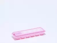 Oferta de MOLDE CUBITO DE HIELO TAPA ROSA por 3,49€ en Tiendas Mi Casa