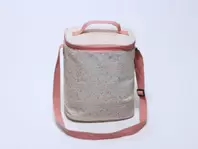 Oferta de NEVERA PASTEL 8L CORAL por 10,99€ en Tiendas Mi Casa