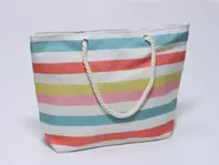 Oferta de BOLSO PLAYA 54X38CM RAYAS COLORES por 15,99€ en Tiendas Mi Casa