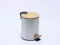 Oferta de PAPELERA  ACERO 3L CON TAPA BAMBU por 16,99€ en Tiendas Mi Casa