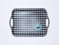 Oferta de BANDEJA MELAMINA 42X27 VICHY GRIS por 6,49€ en Tiendas Mi Casa