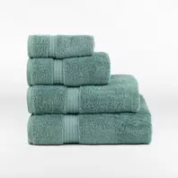 Oferta de Toalla de baño 700gr verde tiffany por 3,99€ en Tramas+