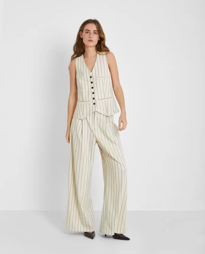 Oferta de Pantalón Traje Rayas por 39,99€ en Trucco
