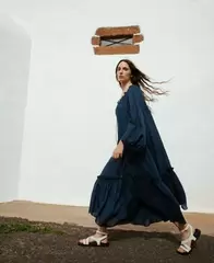 Oferta de Vestido maxi azul mujer por 79€ en U Adolfo Domínguez