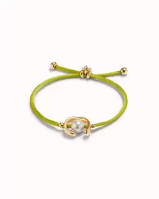 Oferta de Sterling silver-plated lime thread bracelet with shell pearl accessory por 55€ en Uno de 50