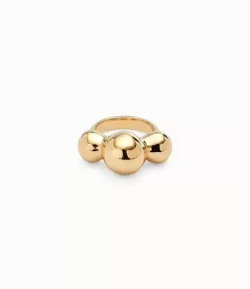 Oferta de 18k gold-plated ring with three central beads por 175€ en Uno de 50