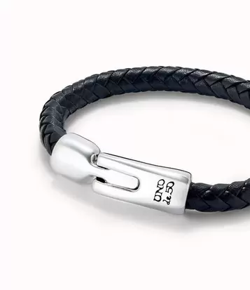 Oferta de Leather braided tube-shaped bracelet with sterling silver-plated clasp por 115€ en Uno de 50