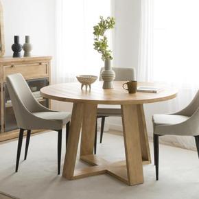 Oferta de Amaia mesa de comedor redonda de madera color natural por 449€ en Banak Importa
