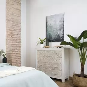 Oferta de Indira cómoda blanca de madera maciza tallada de mango por 495€ en Banak Importa
