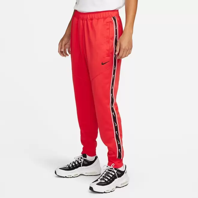 Oferta de Nike Sportswear Repeat por 45,49€ en Base