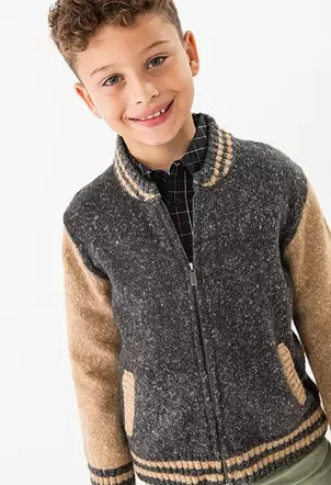 Oferta de Bomber de tricotosa para niño en gris oscruo por 39,95€ en Boboli