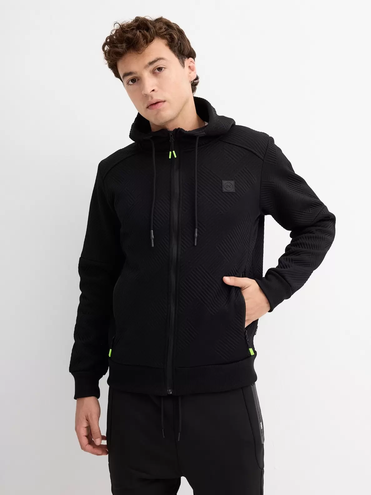 Oferta de Sudadera deportiva básica por 32,99€ en Inside