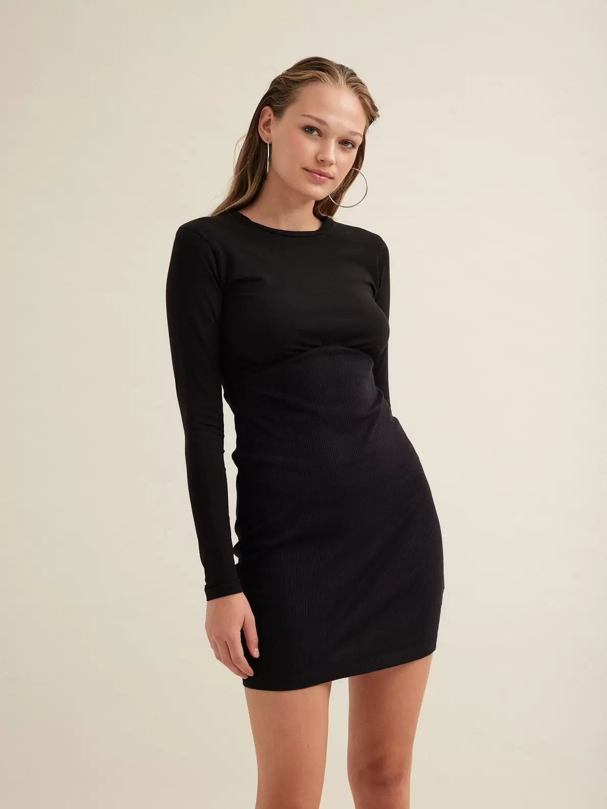 Oferta de Vestido negro combinado por 12,99€ en Inside