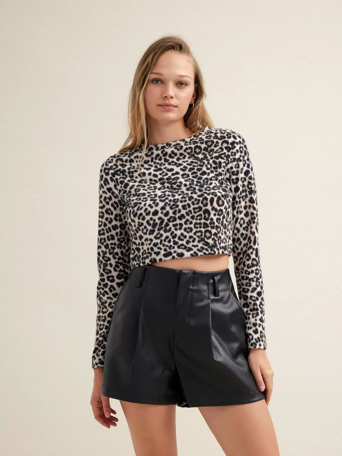 Oferta de Camiseta crop animal print por 9,99€ en Inside