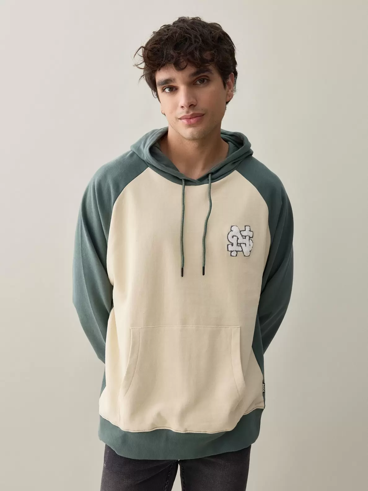 Oferta de Sudadera de canguro color... por 27,99€ en Inside