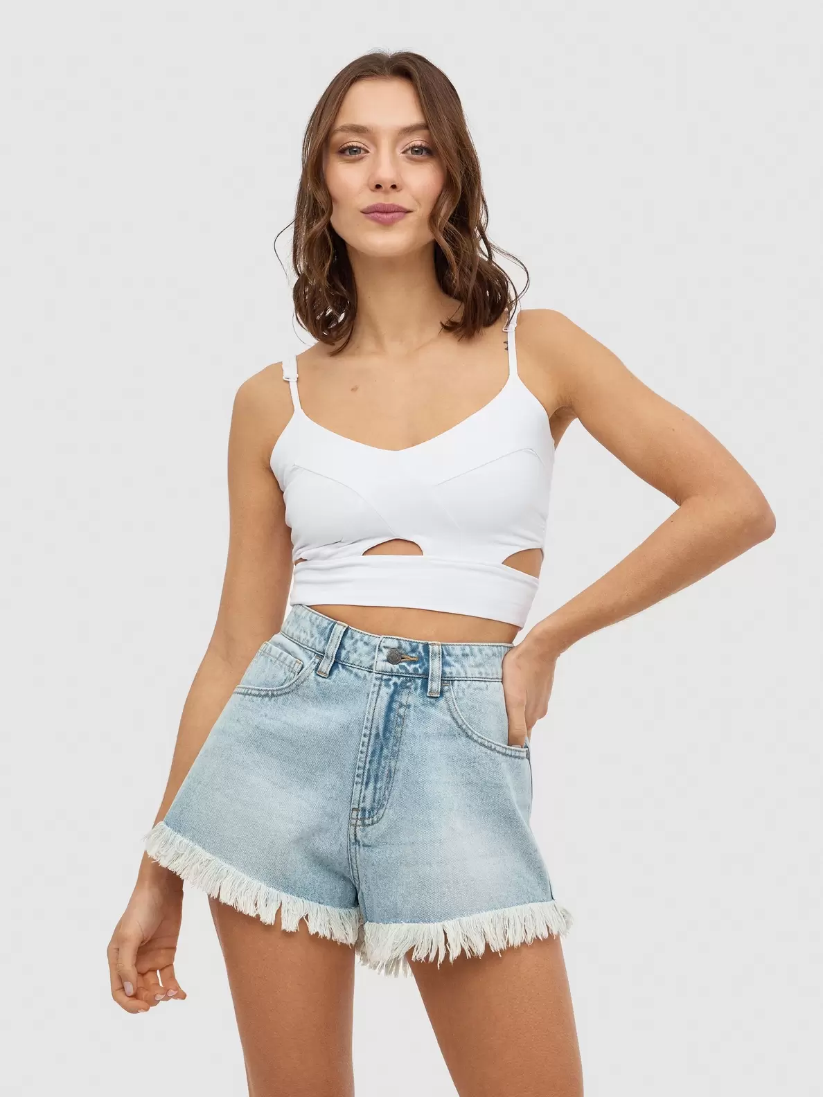 Oferta de Shorts denim bajo desflecado por 14,99€ en Inside