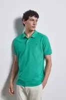 Oferta de Polo básico con logo bordado por 29,99€ en Cortefiel