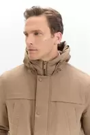 Oferta de Parka ligera por 89,5€ en Cortefiel