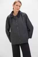 Oferta de Chaqueta corta encerada por 59,99€ en Cortefiel