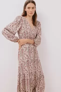 Oferta de Vestido largo estampado por 39,99€ en Cortefiel