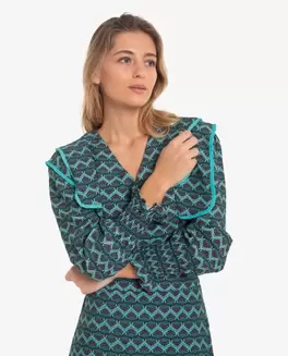 Oferta de CROP TOP CON SOLAPAS EN HOMBROS Y ESTAMPADO GEOMETRICO AZUL por 69€ en CUPLÉ