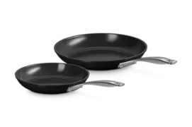 Oferta de Set de 2 sartenes bajas de Cerámica Antiadherente 24/28cm por 255€ en Le Creuset