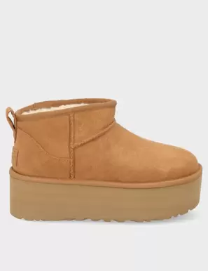 Oferta de BOTA UGG CLASSIC CLASSIC ULTRA MINI PLATFORM 1135092 CHESNUT por 179,96€ en Lola Rey