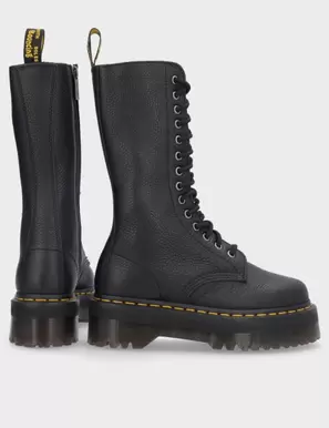 Oferta de BOTA DR. MARTENS 1B99 QUAD BLACK PISA 31426001 por 270€ en Lola Rey