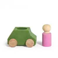 Oferta de Coche madera verde Lubu con figura rosa por 5,48€ en Dideco