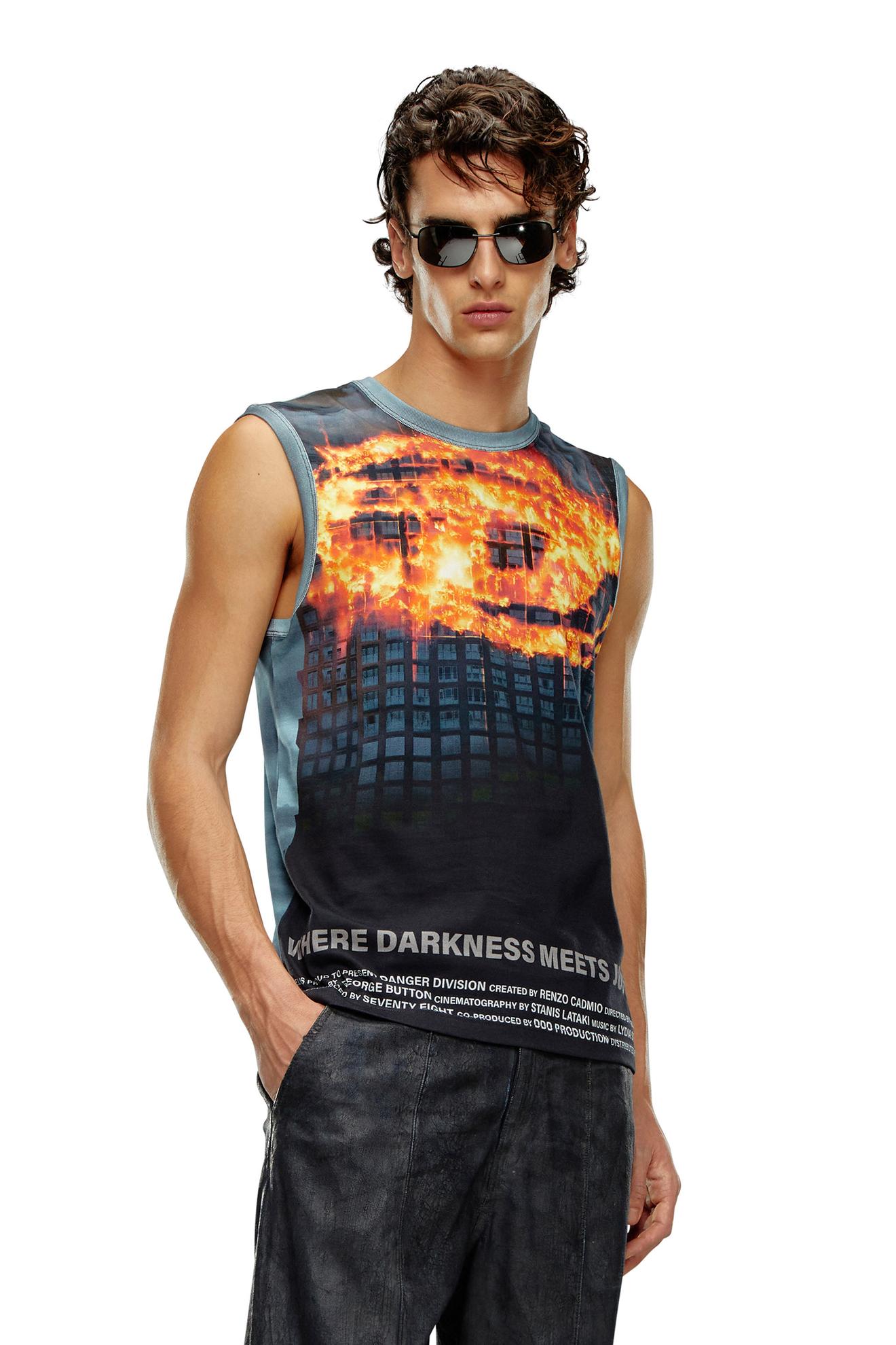 Oferta de Camiseta sin mangas con póster Oval D en llamas por 195€ en Diesel