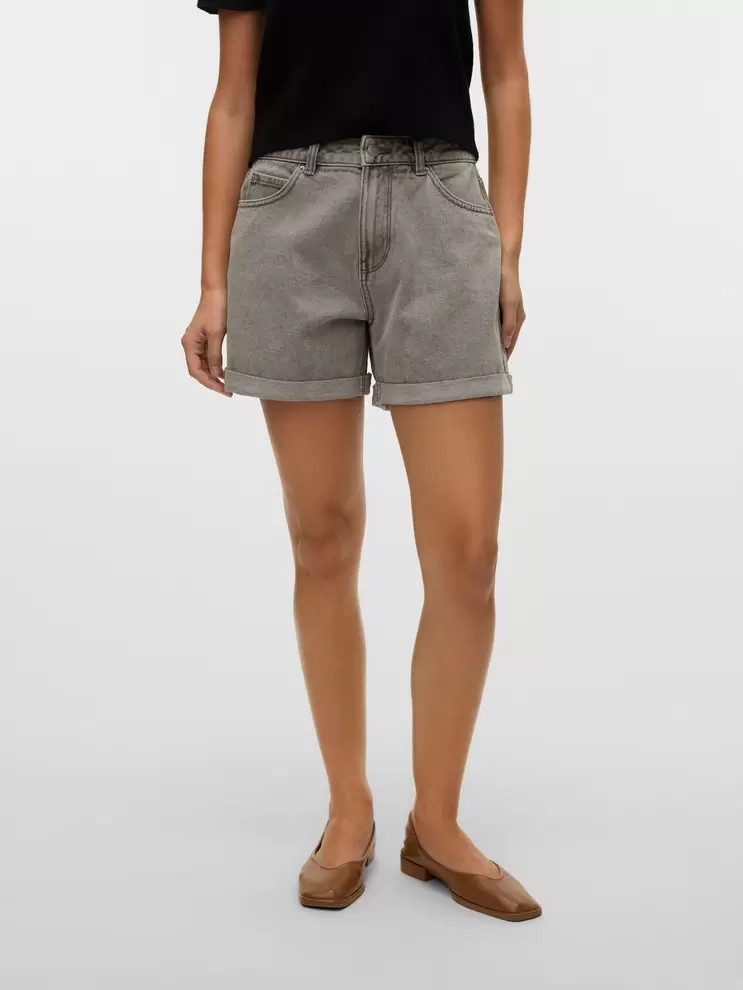 Oferta de VMZURI Shorts por 24,99€ en Vero Moda