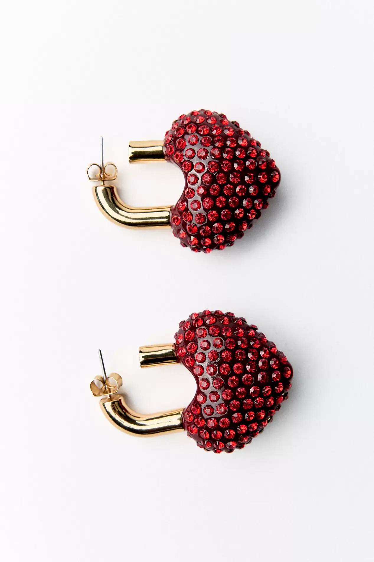 Oferta de PENDIENTES CORAZÓN BRILLOS por 15,95€ en ZARA