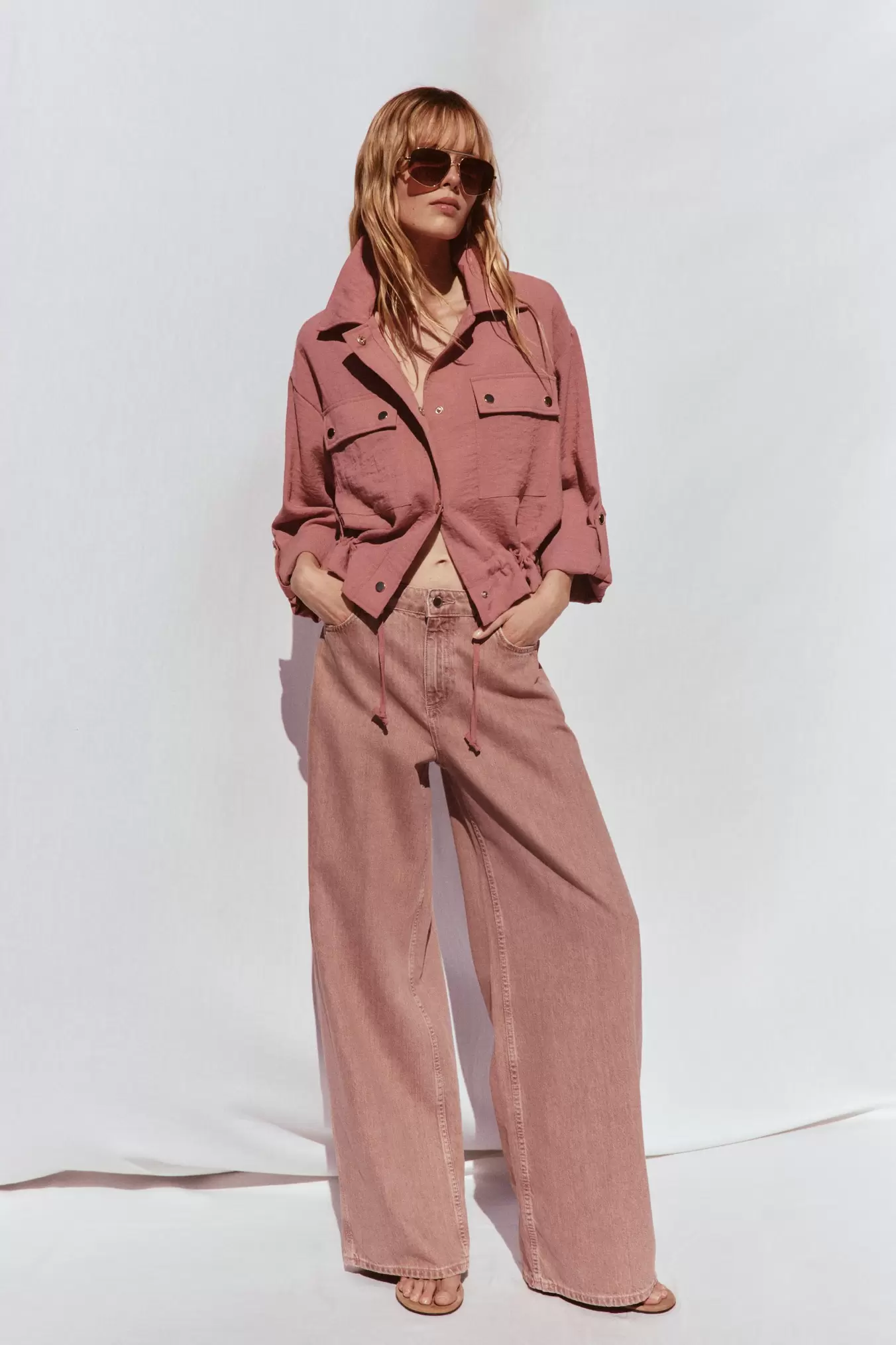 Oferta de CHAQUETA CORTA TRABILLAS por 29,95€ en ZARA