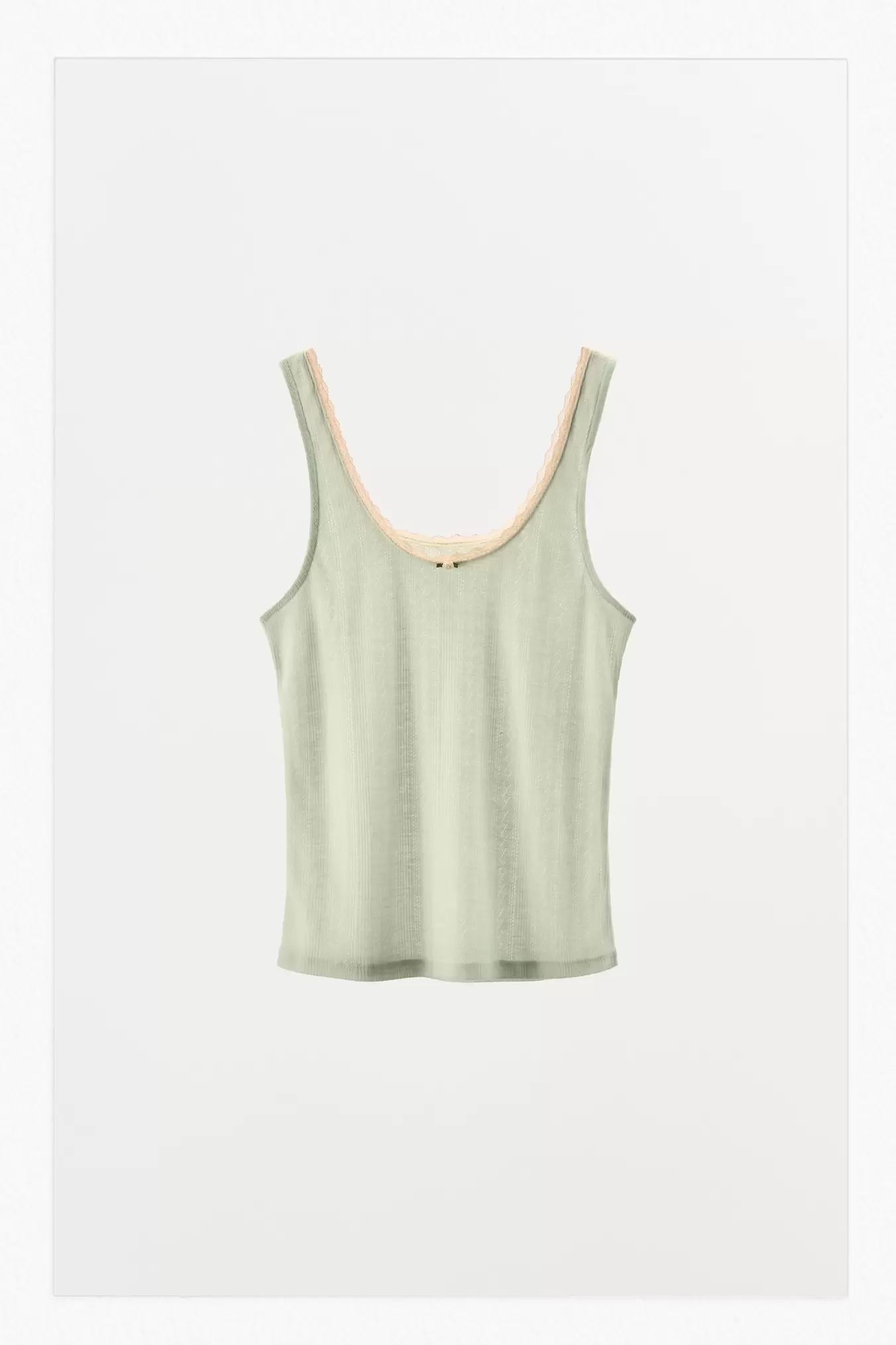 Oferta de TOP POINTELLE CONTRASTE por 15,95€ en ZARA