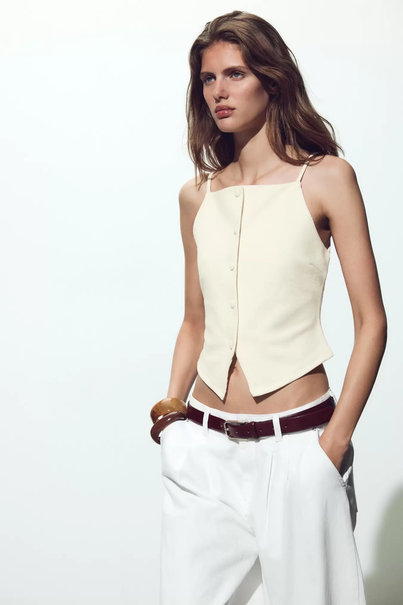 Oferta de TOP CHALECO BOTONES por 19,95€ en ZARA