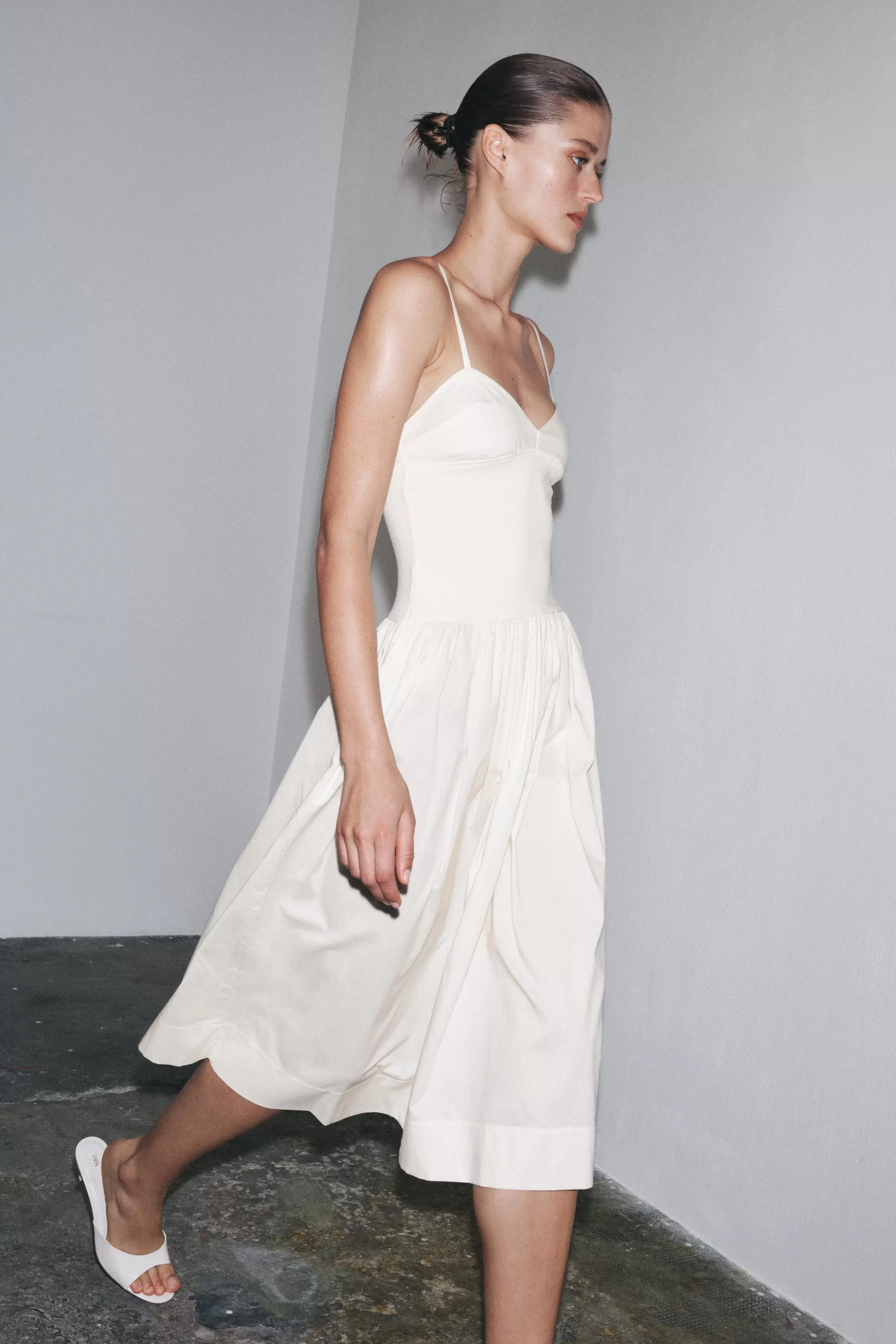 Oferta de VESTIDO COMBINADO POPELÍN por 25,95€ en ZARA