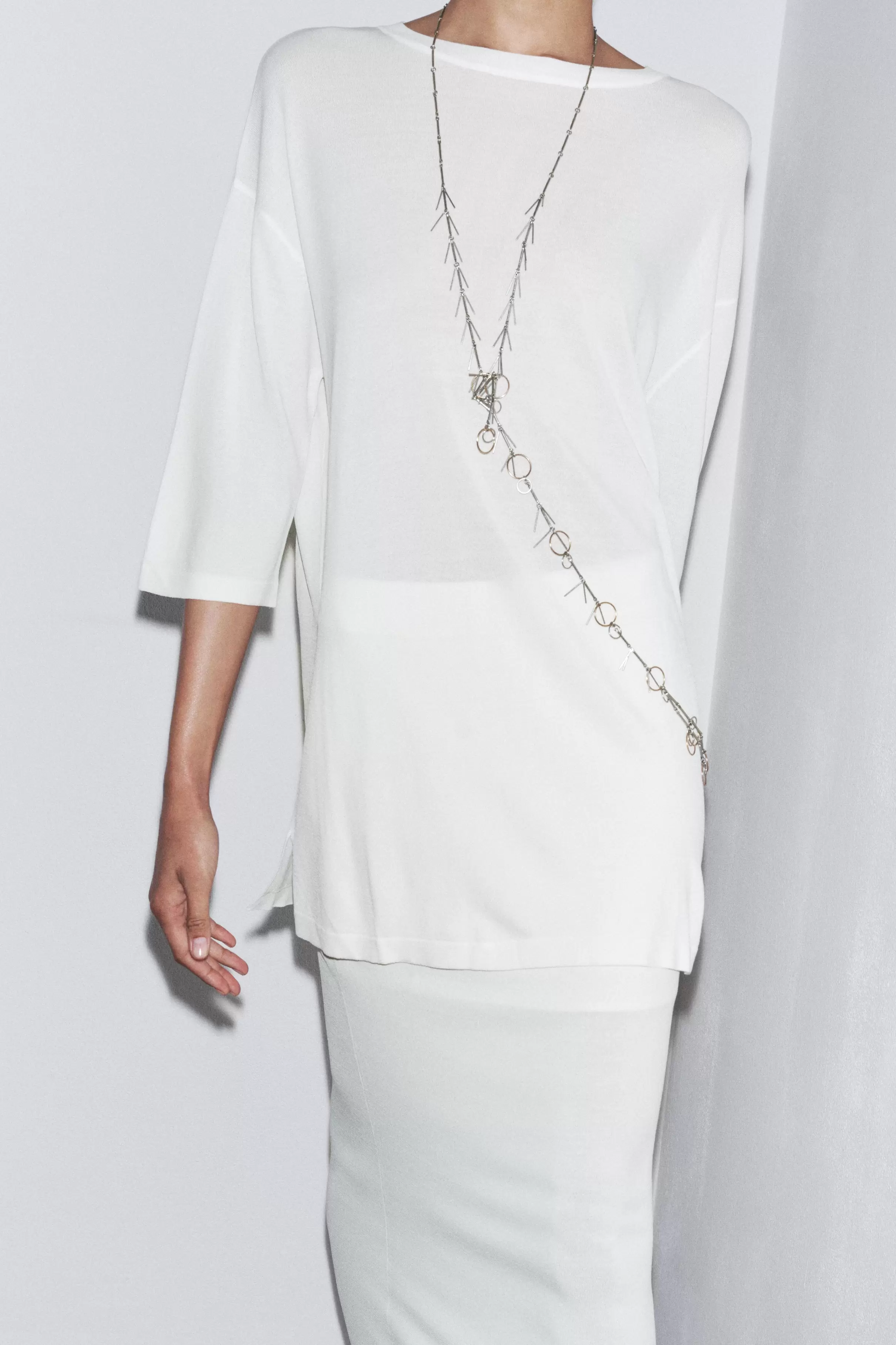 Oferta de TOP OVERSIZE PUNTO por 25,95€ en ZARA