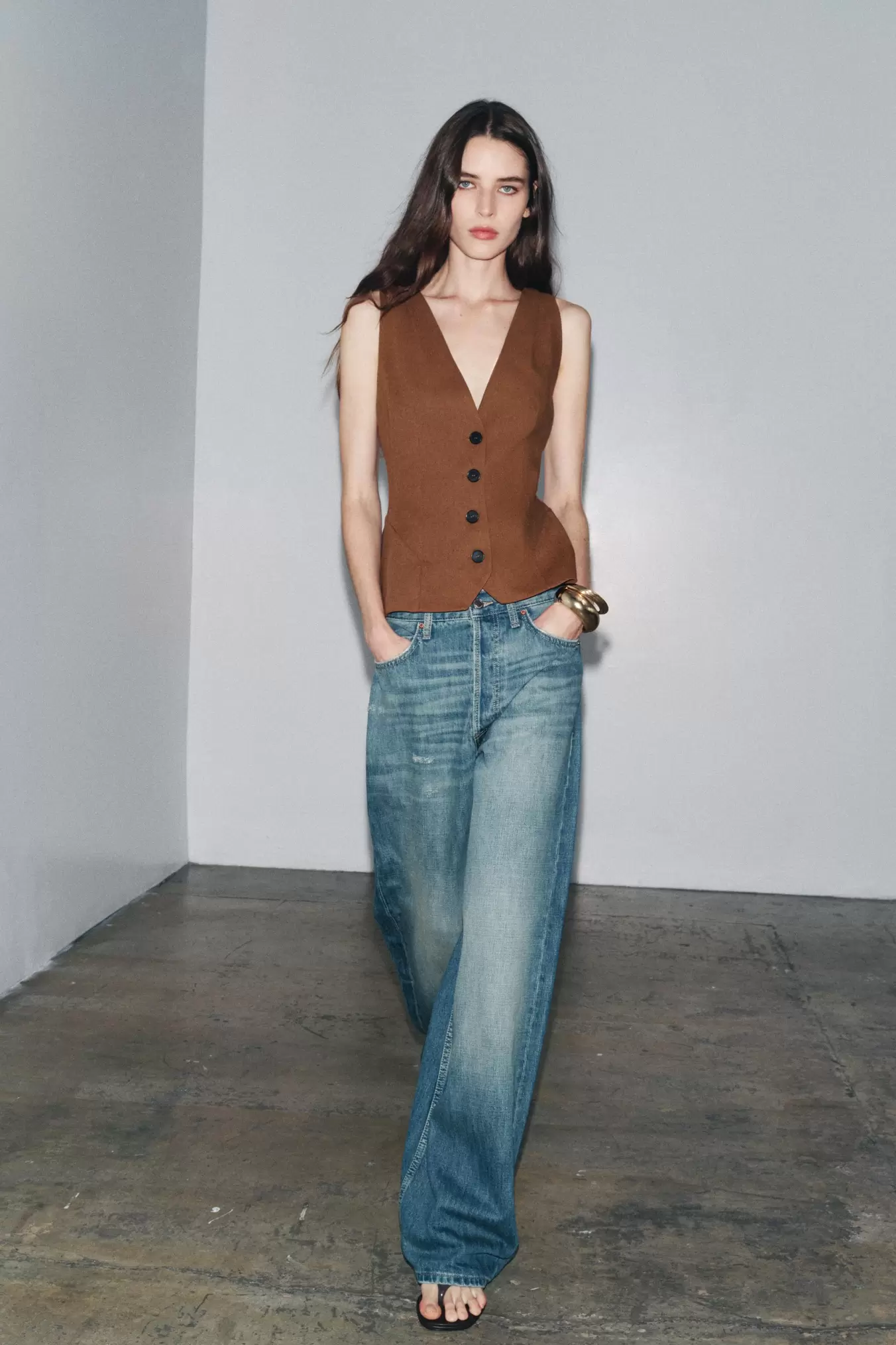 Oferta de CHALECO VOLUMEN MEZCLA LINO ZW COLLECTION por 49,95€ en ZARA