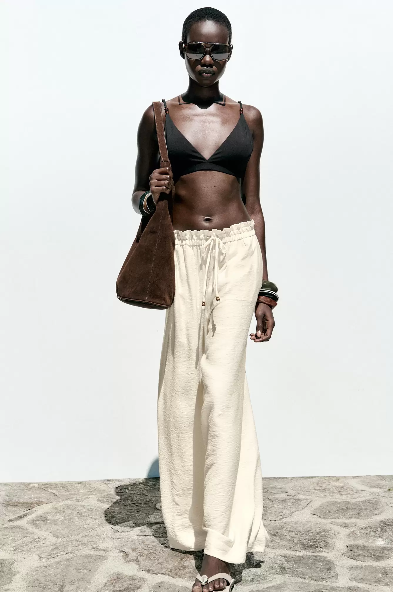 Oferta de PANTALÓN FLUIDO ANCHO por 27,95€ en ZARA