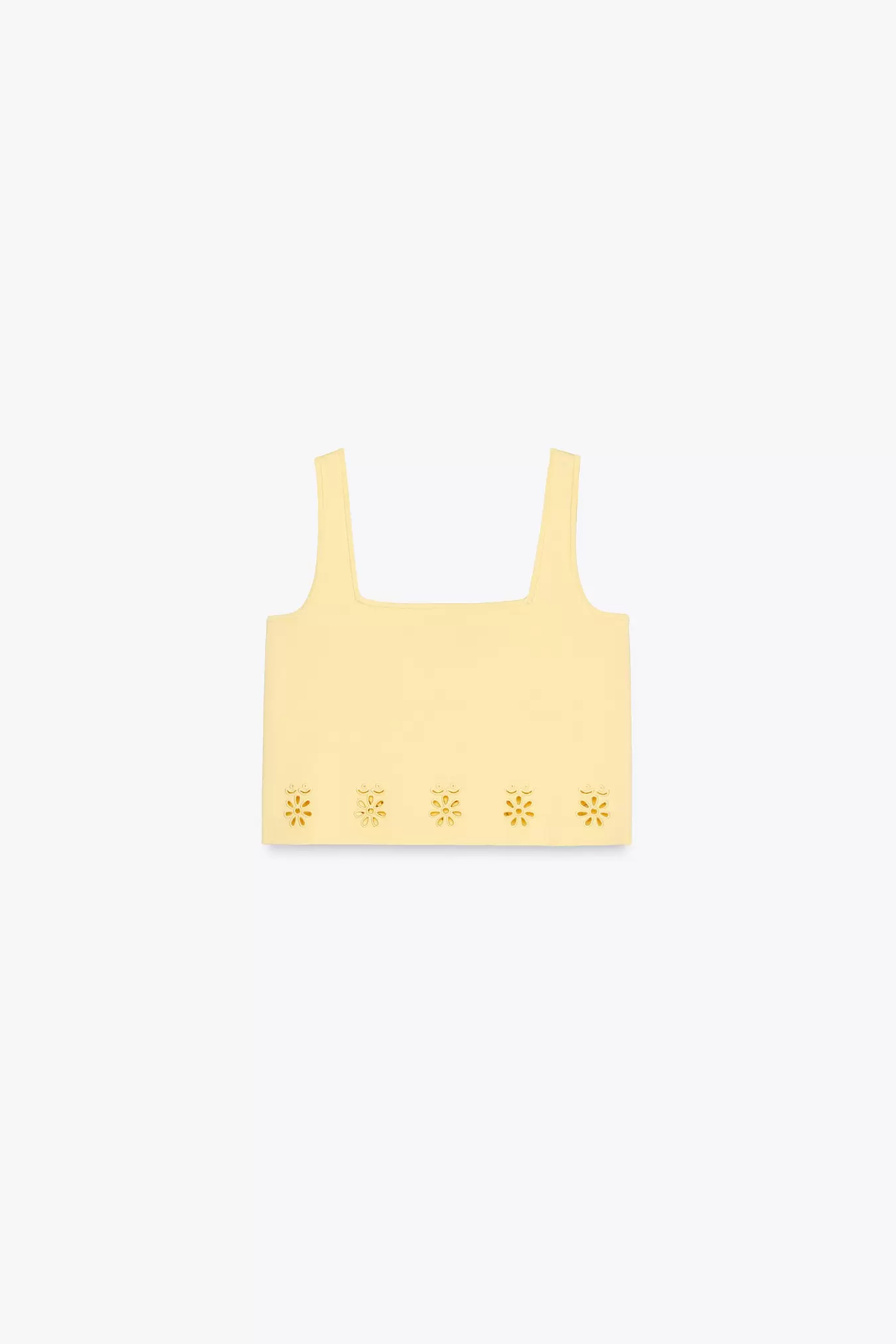 Oferta de TOP PUNTO BORDADOS PERFORADOS por 19,95€ en ZARA