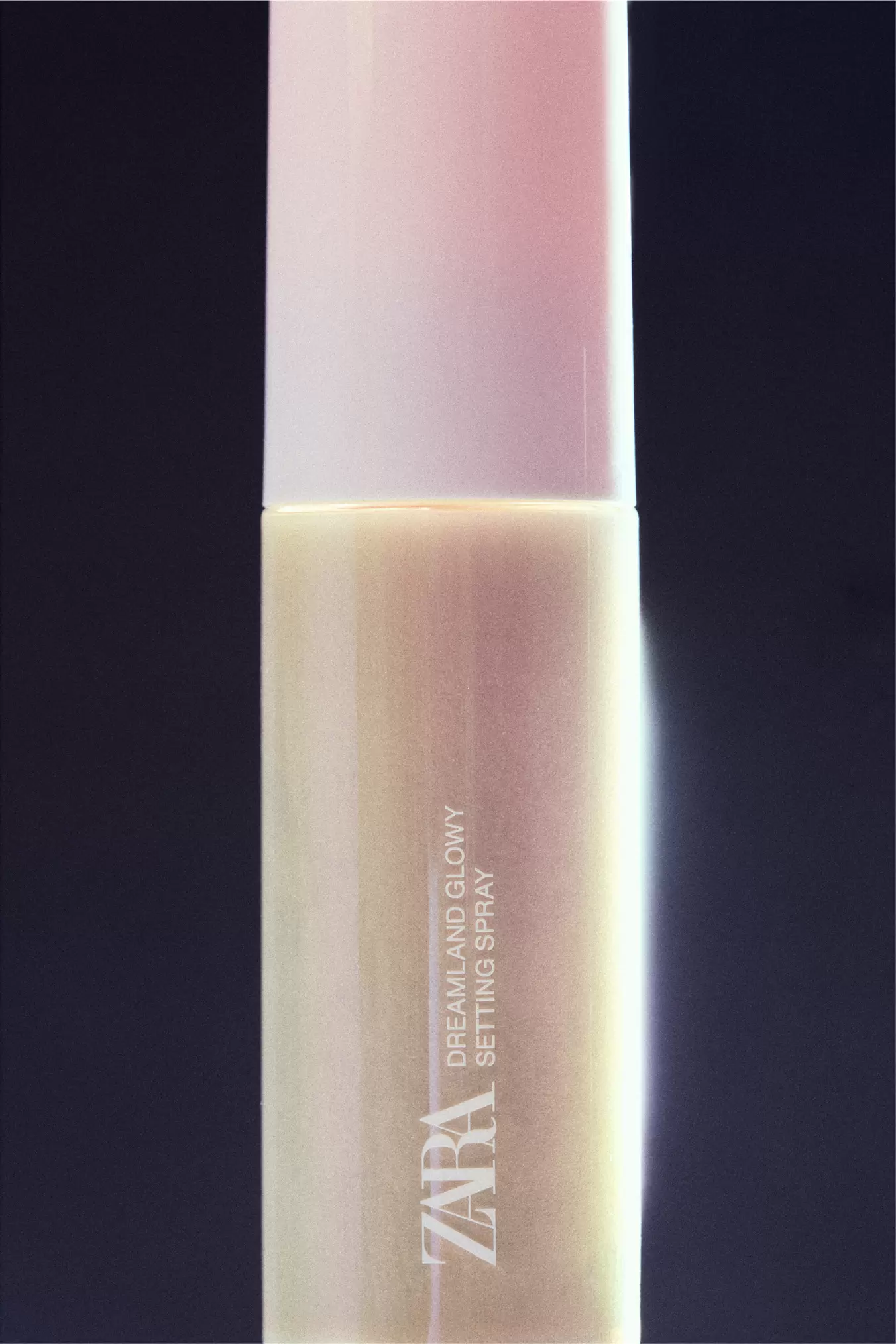 Oferta de GLOWY SETTING SPRAY por 15,95€ en ZARA