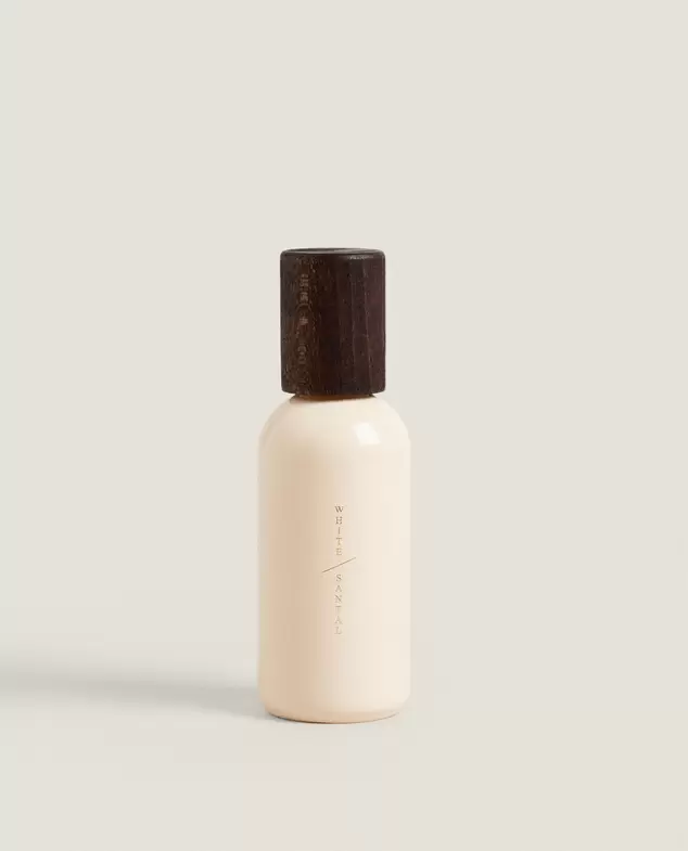 Oferta de (200 ML) DIFUSOR SPRAY WHITE SANTAL por 14,99€ en ZARA HOME