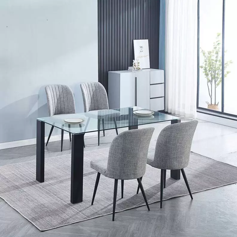 Oferta de Conjunto de comedor 1 mesa Alice + 4 sillas Rory gris por 269€ en Embargos a lo bestia