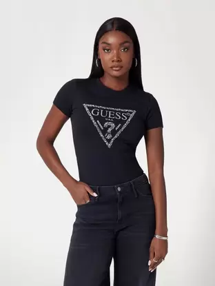 Oferta de Camiseta con logotipo triángulo strass por 27,5€ en Guess