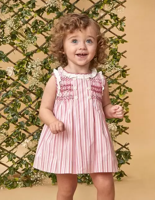 Oferta de Vestido de rayas con nido de abeja a mano y volantes rosas por 79,99€ en Gocco
