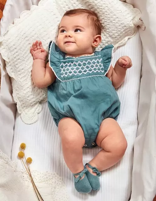 Oferta de Ranita con smock azul claro por 52,99€ en Gocco